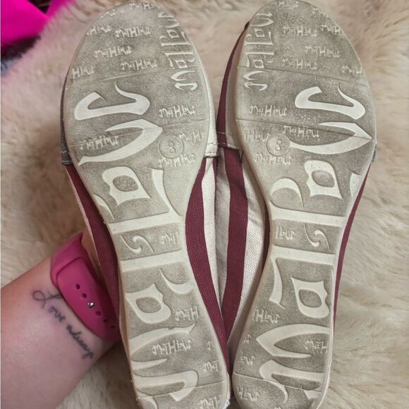 Mad Love Red and Blue Flats - Picture 5 of 6